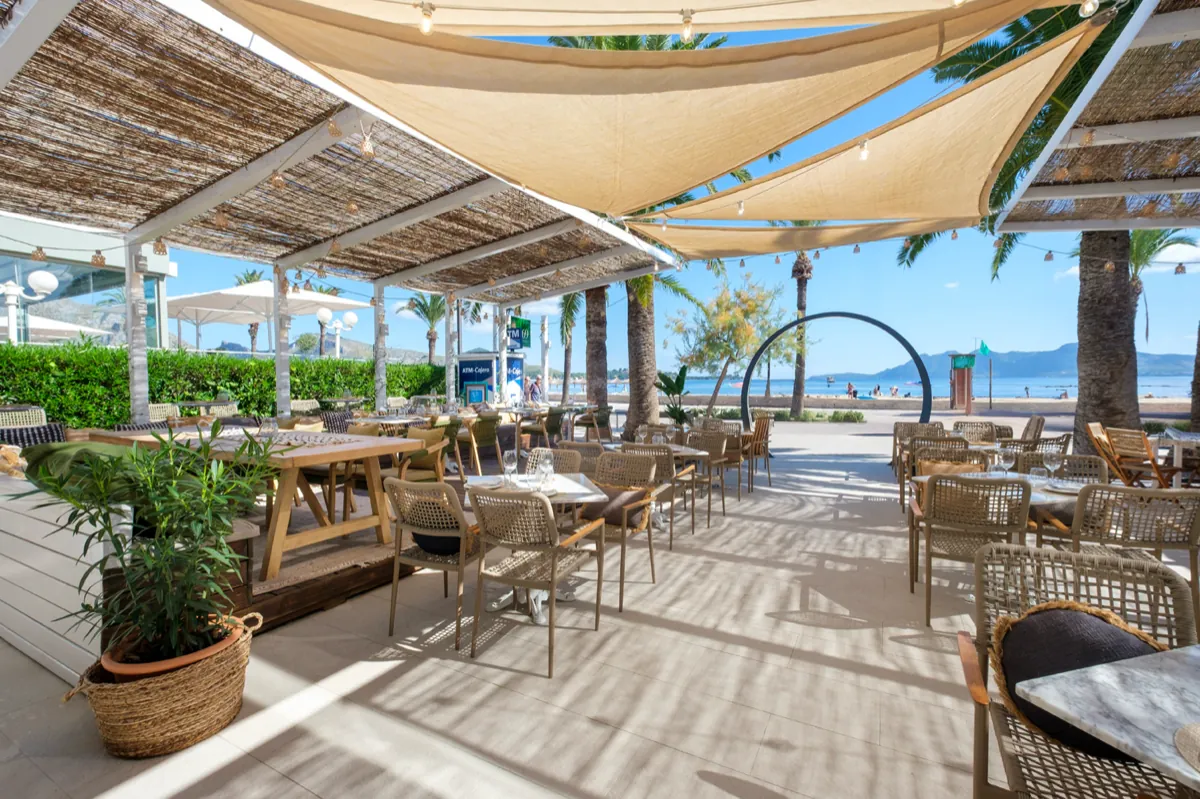 02_cabot_romantic_Enjoy Terraza exterior junto a la playa del Cabot Romantic