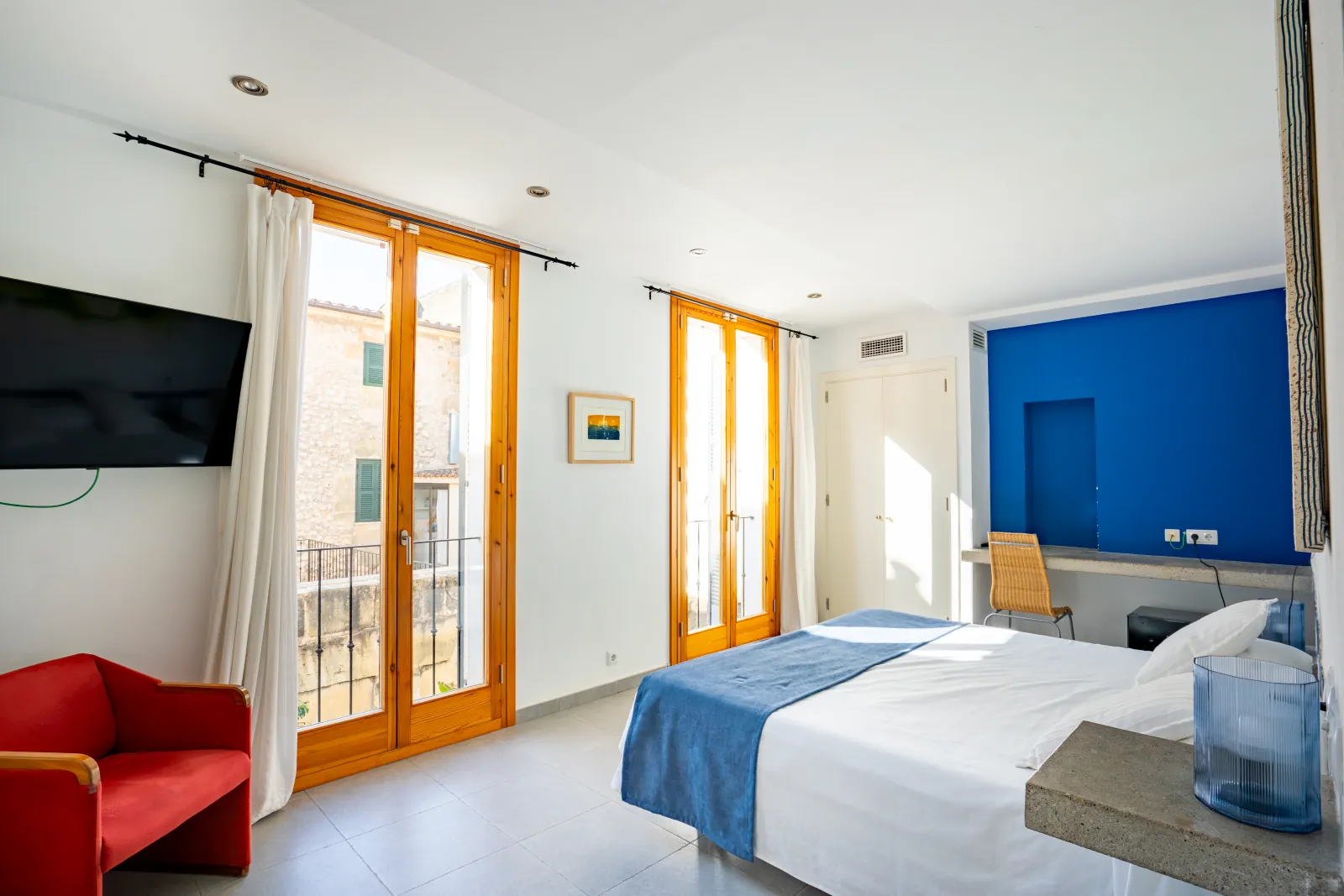 04_lhostal_Enjoy